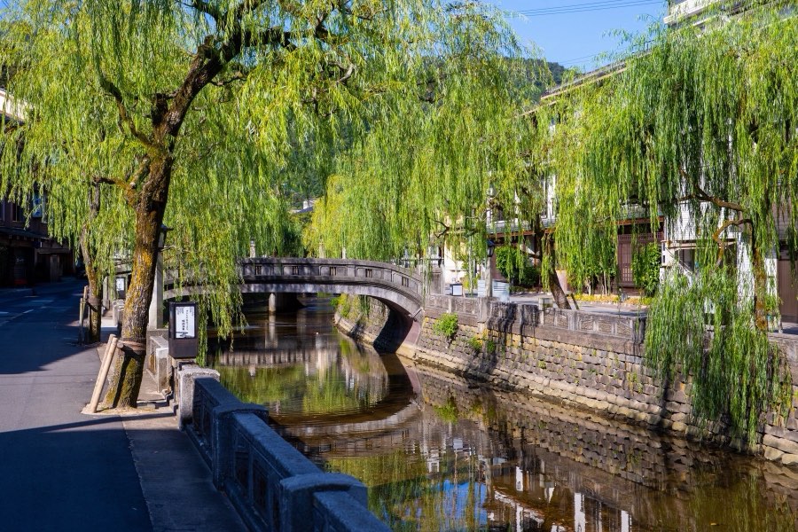 Hyogo, Autumn 2019, Japan. Photograph by Jordy Meow, 2/13