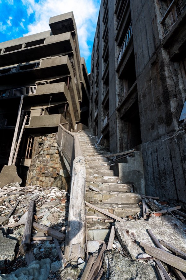 Nagasaki, Spring 2012, Japan. Photograph by Jordy Meow, 24/25