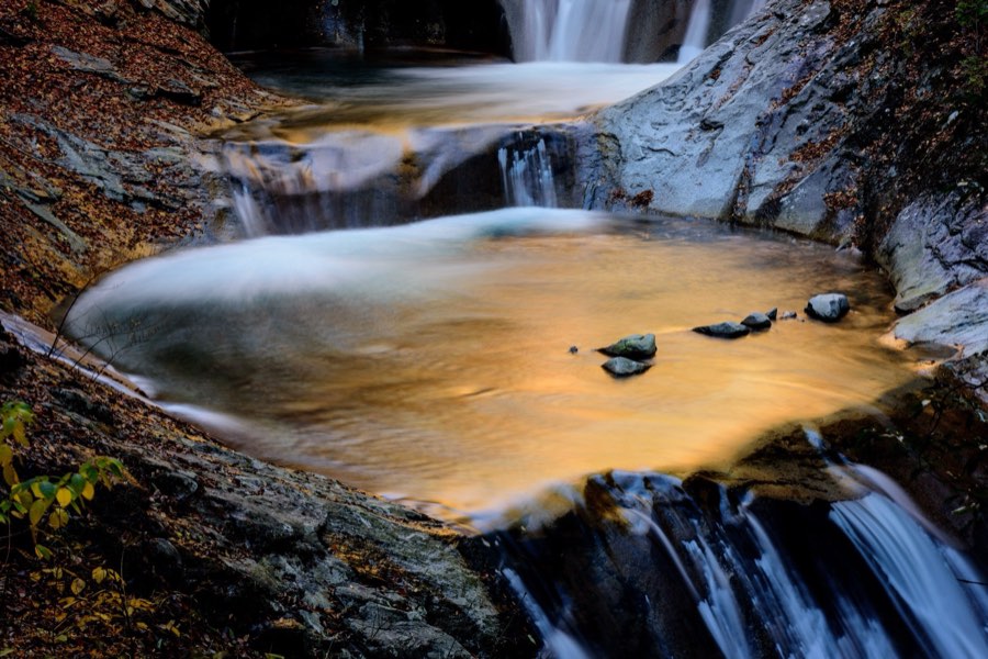 Yamanashi, Autumn 2014, Japan. Photograph by Jordy Meow, 24/25